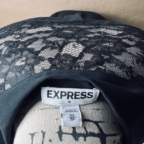 🛍Pre-Loved Express button up with Lacy shoulder area - Picture 8 of 14